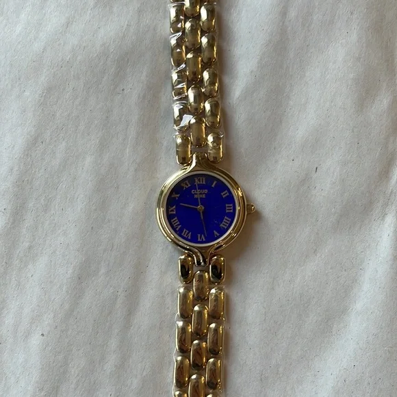 Cloud Nine Women’s Watch | Gold-Toned Quartz | Needs Battery - Picture 4 of 5